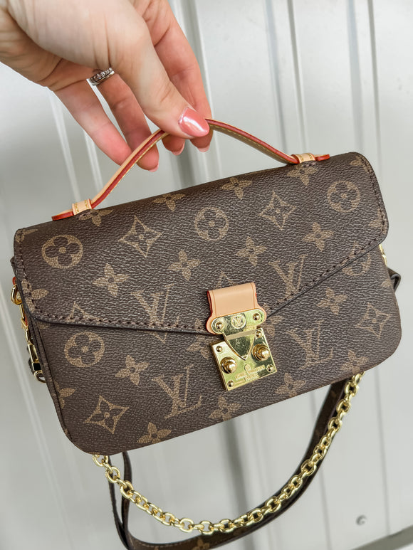 PRE-ORDER Pochette Metis Monogram