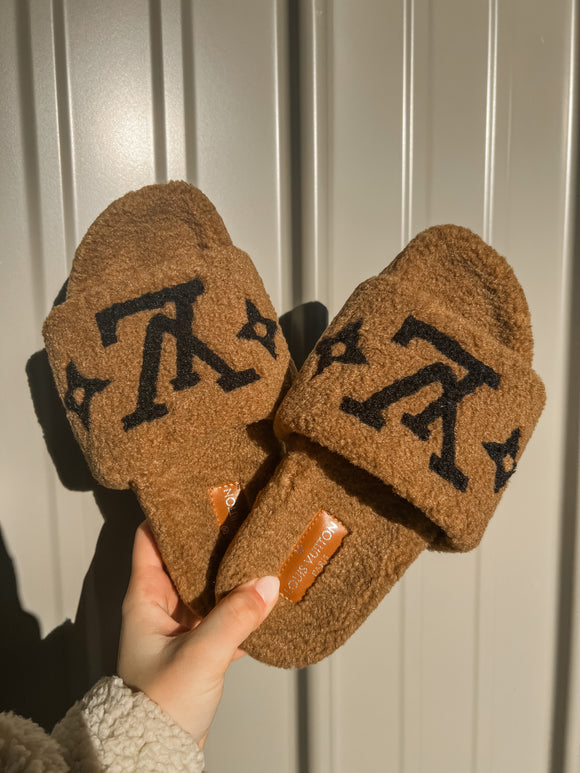 PRE-ORDER Slippers Brown/Black Two Toned Fleece